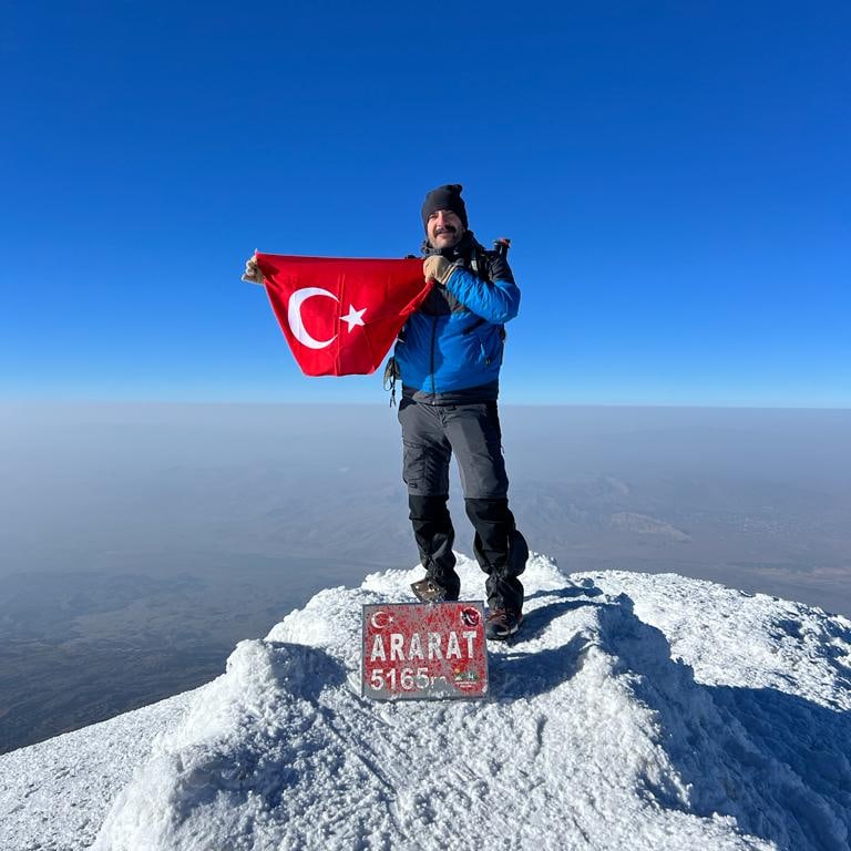 Ağrı Dağı’nın zirvesinden yılın başlığı: Olan var olmayan var! - Resim : 2