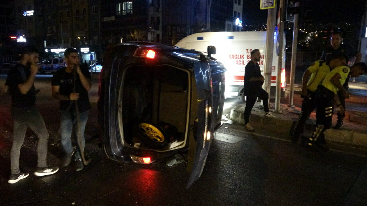 Aşırı hız ve alkol kaza getirdi - Resim : 2