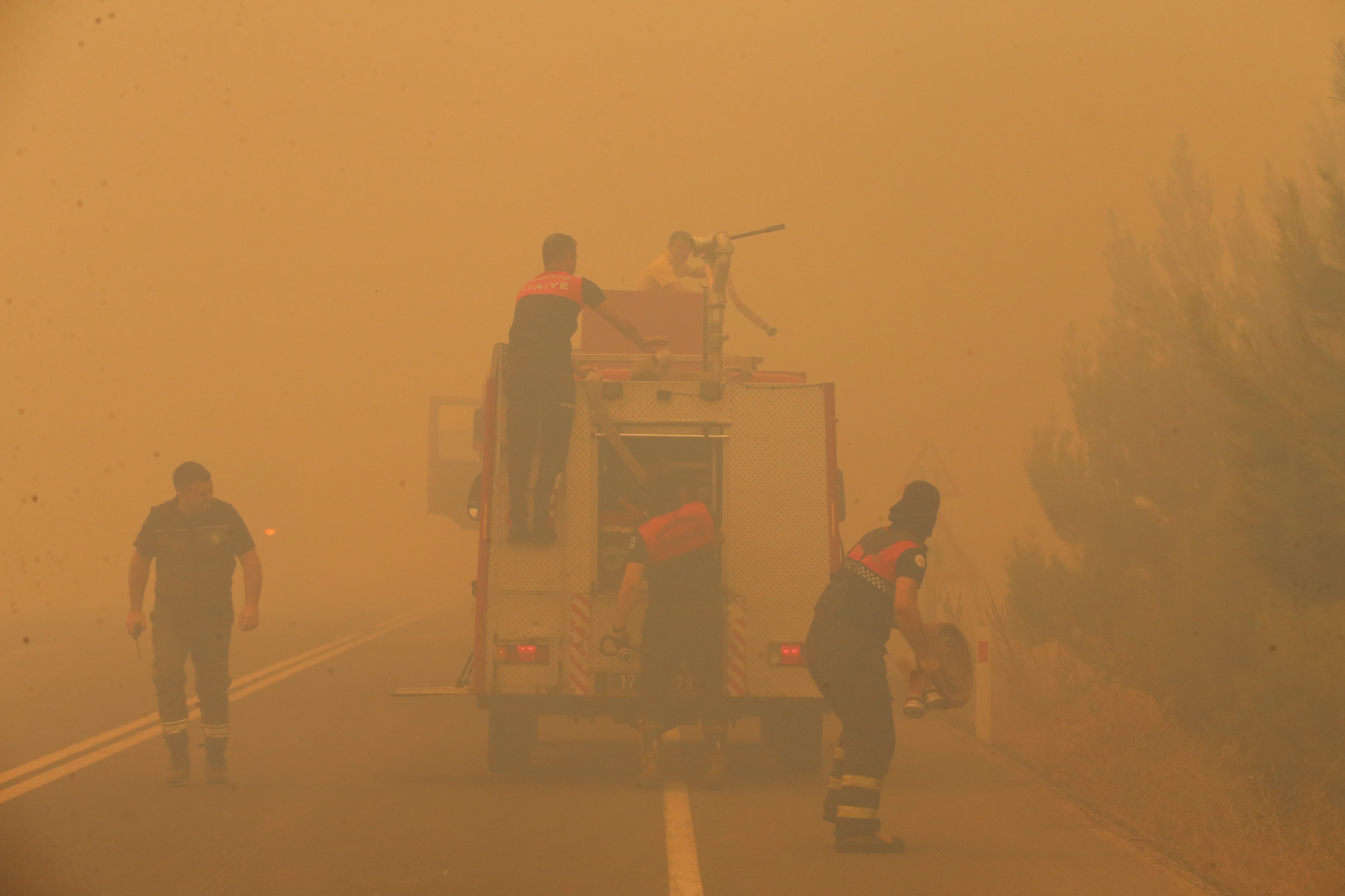 Çanakkale'de korkutan yangın! Köyler boşaltılıyor... - Resim : 1