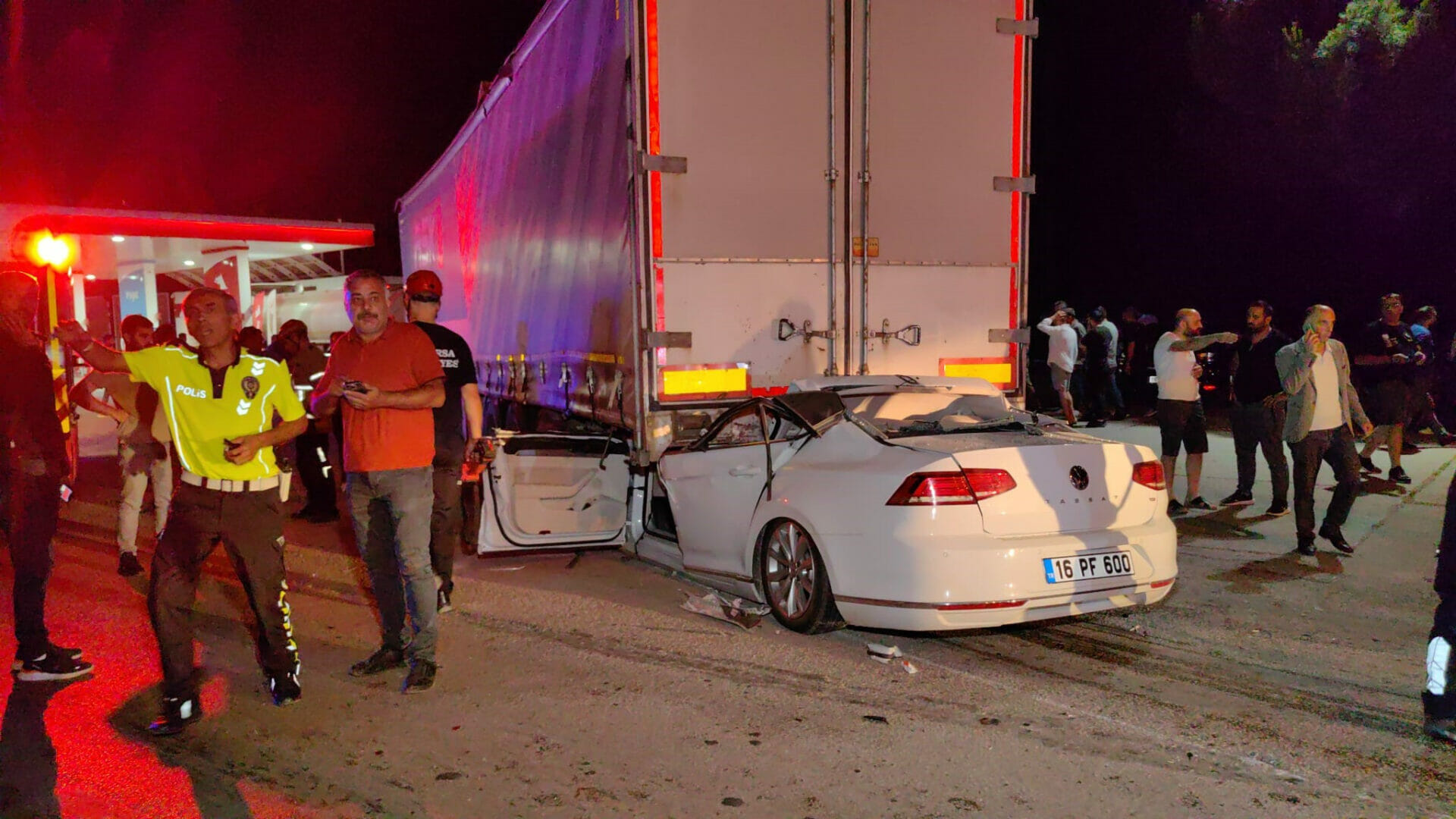 En acı tesadüf: Kuzeninin kullandığı tıra çarpıp can verdi - Resim : 1