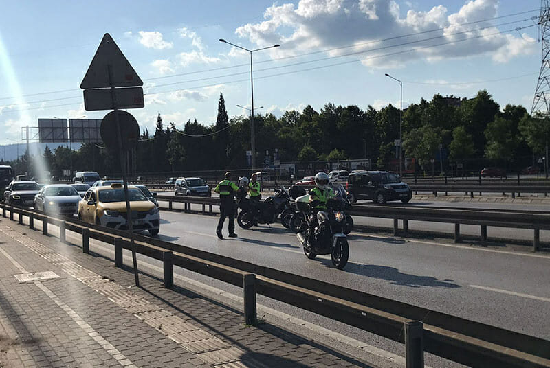 Başiskele’de nefes kesen kovalamaca! Polis kaçan motosikletlinin peşine düştü