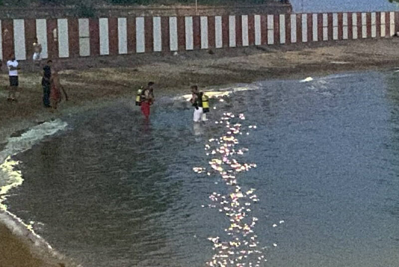 Darıca'da serinlemek için denize