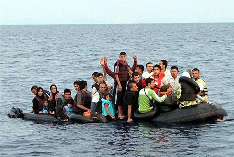 Düzensiz 30 göçmen yakalandı göçmen kaçakçısı ise tutuklandı