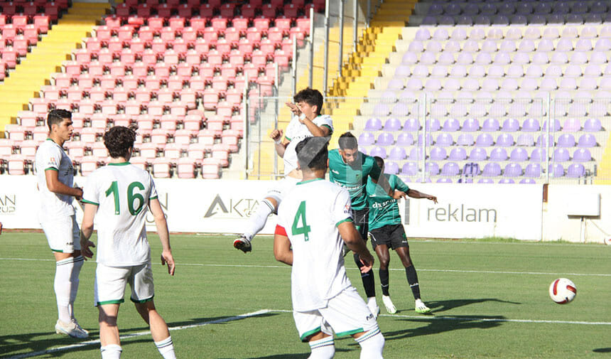 Kocaelispor - Denizlispor maçı çok özel görüntüleri - Resim : 12