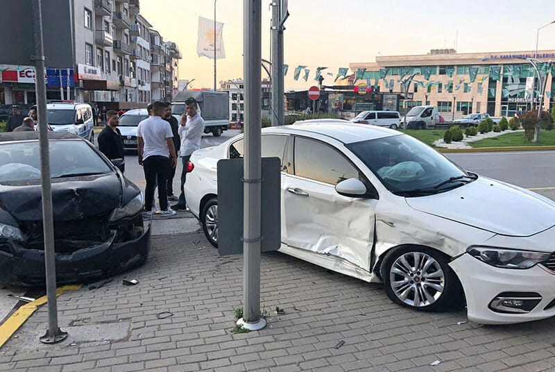 Karamürsel Belediyesi önü korkutan kaza!