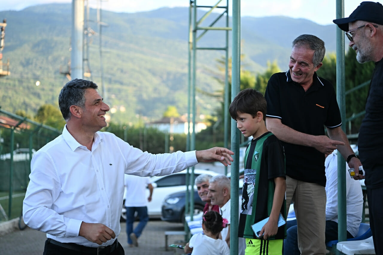 Kartepe'nin şöhretleri sahaya çıktı! - Resim : 1