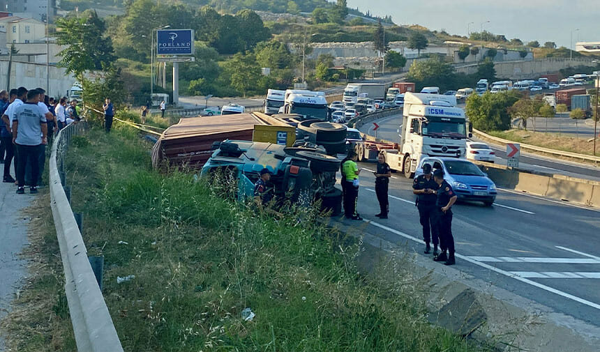 Dilovası’nda tır devrildi sürücü yaşamını yitirdi 