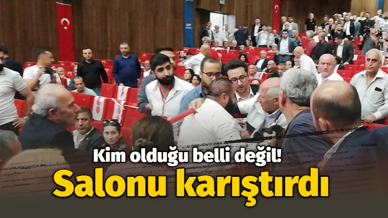 Kim olduğu belli değil! Salonu karıştırdı