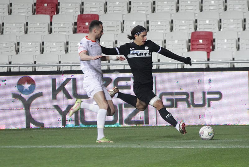 Kocaelispor Altay’dan o futbolcuyu sordu