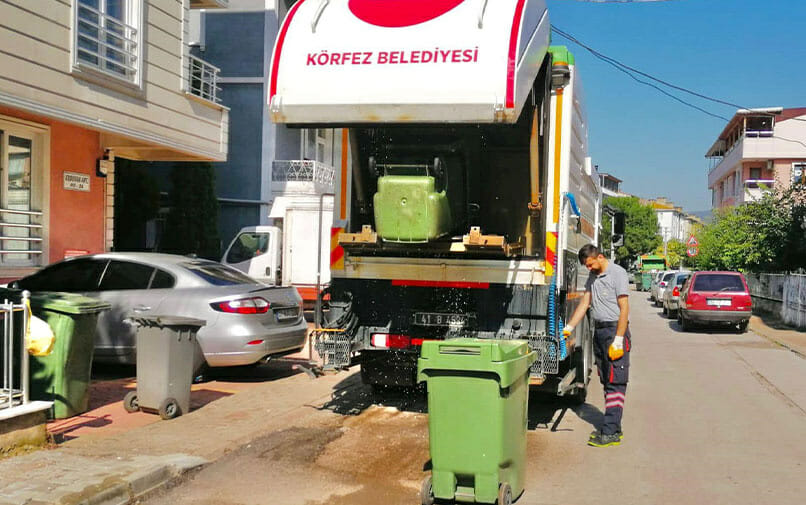 Çöp konteynerleri tek tek dezenfekte ediliyor!