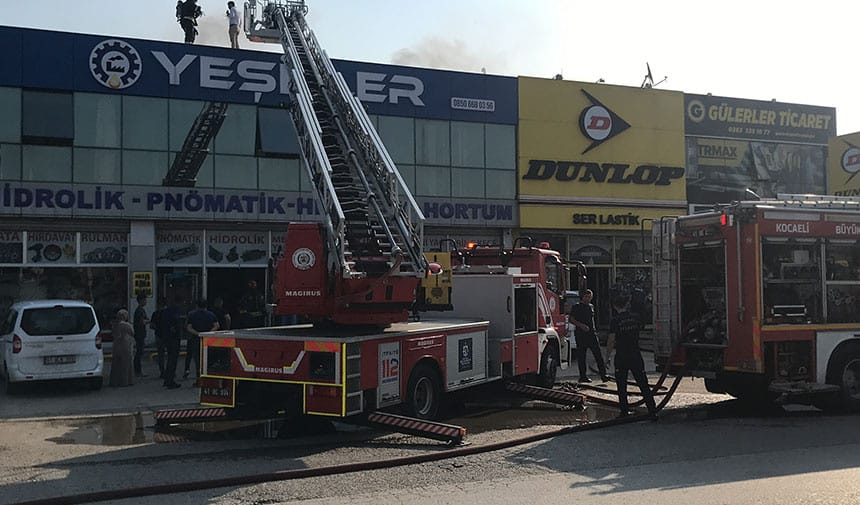 Sanayi Mahallesi güne yangın ile uyandı