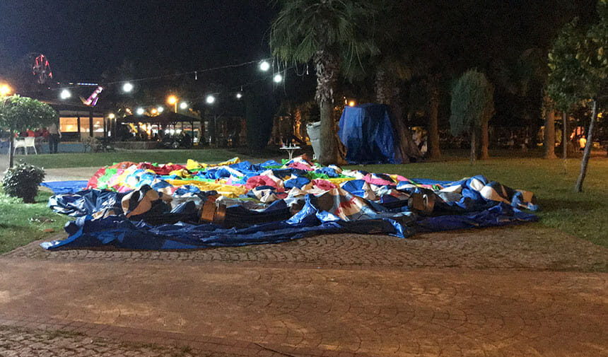 Gölcük’te vahim olay! Şişme oyun parkına bindi…