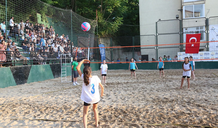 Plaj voleybol turnuvası yarın başlıyor