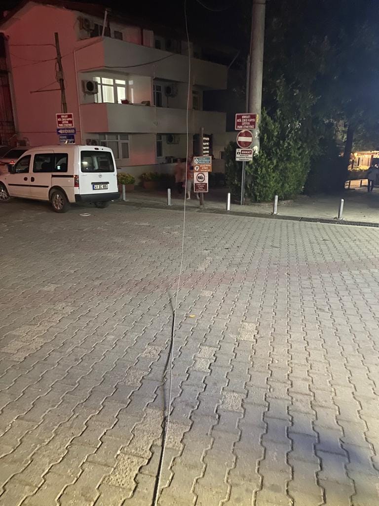 Kerpe'de elektrik kablosu koptu... Mahalleli sokağa döküldü! - Resim : 1