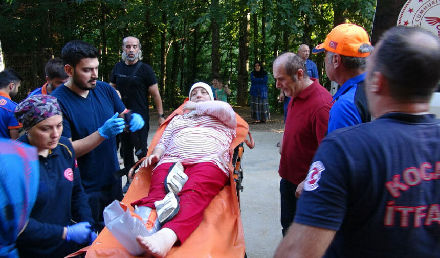 Doğa harikası şelaleyi görmek isterken ölümden döndü!