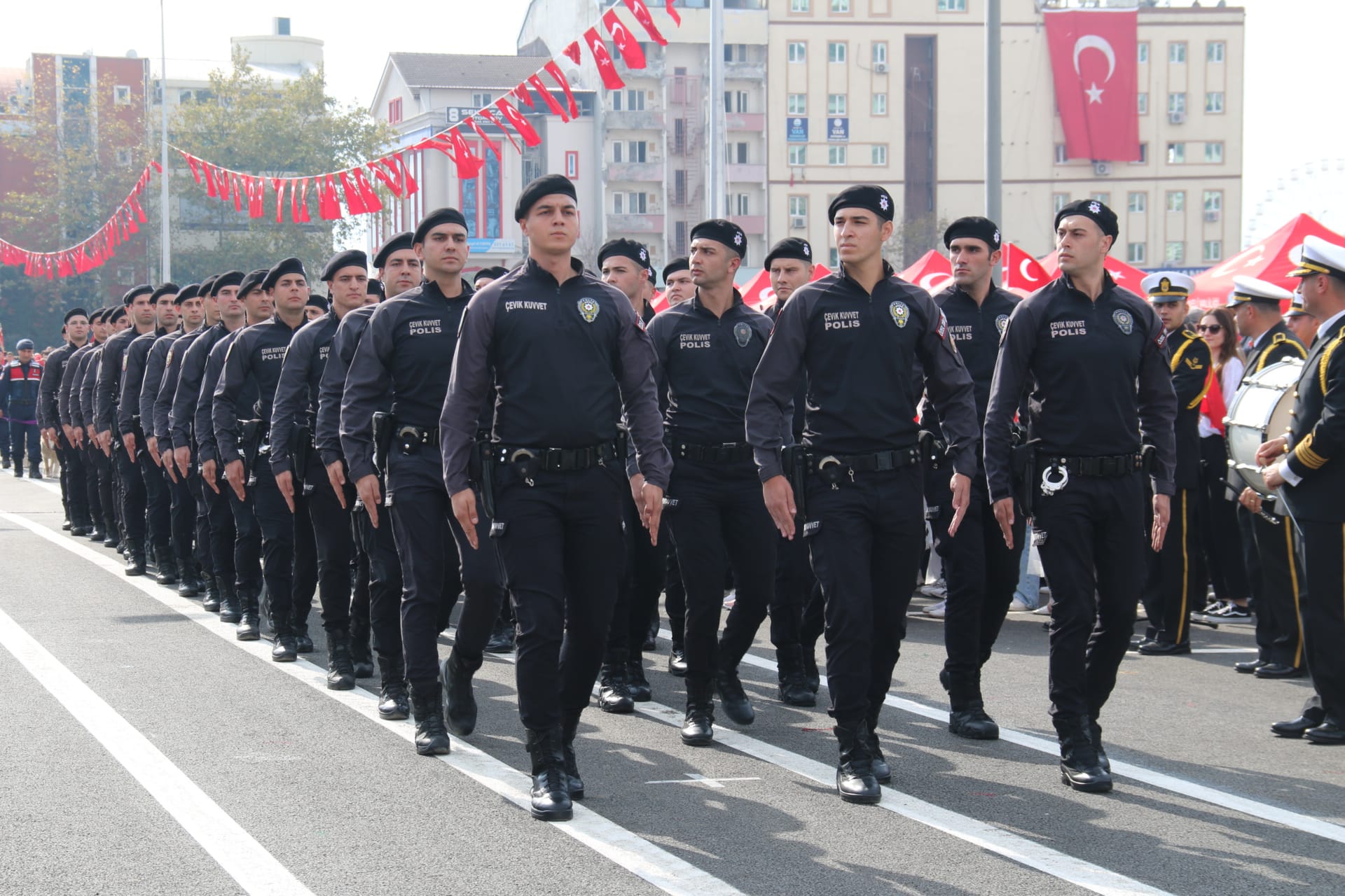 100'üncü yılda yüzyılın geçit töreni - Resim : 2