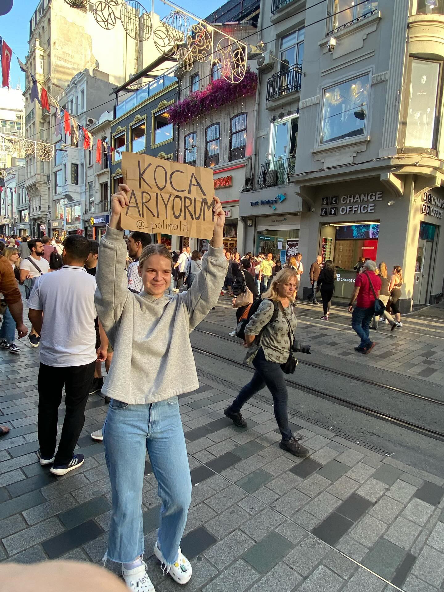 Belaruslu genç kadın “Koca arıyorum” dövizi açtı