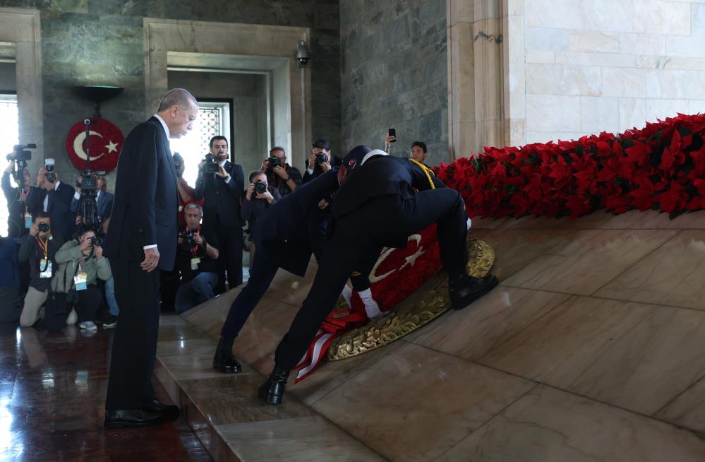 Devlet erkanı Atatürk'ün huzurunda - Resim : 2