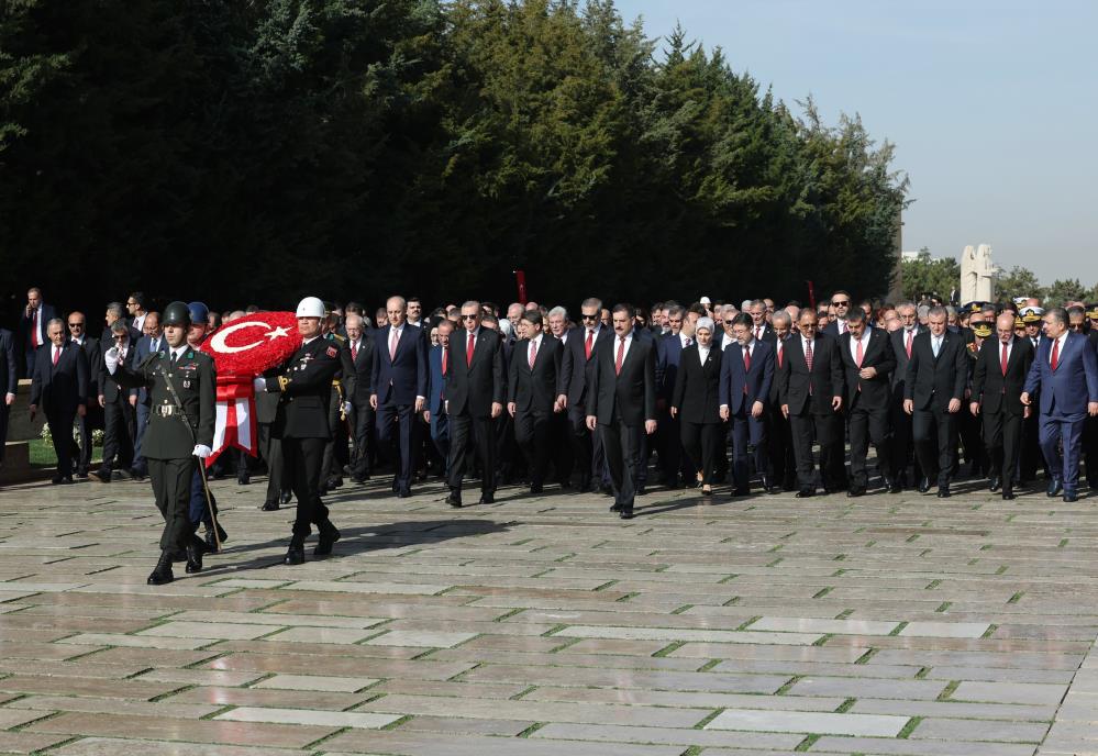 Devlet erkanı Atatürk'ün huzurunda - Resim : 1