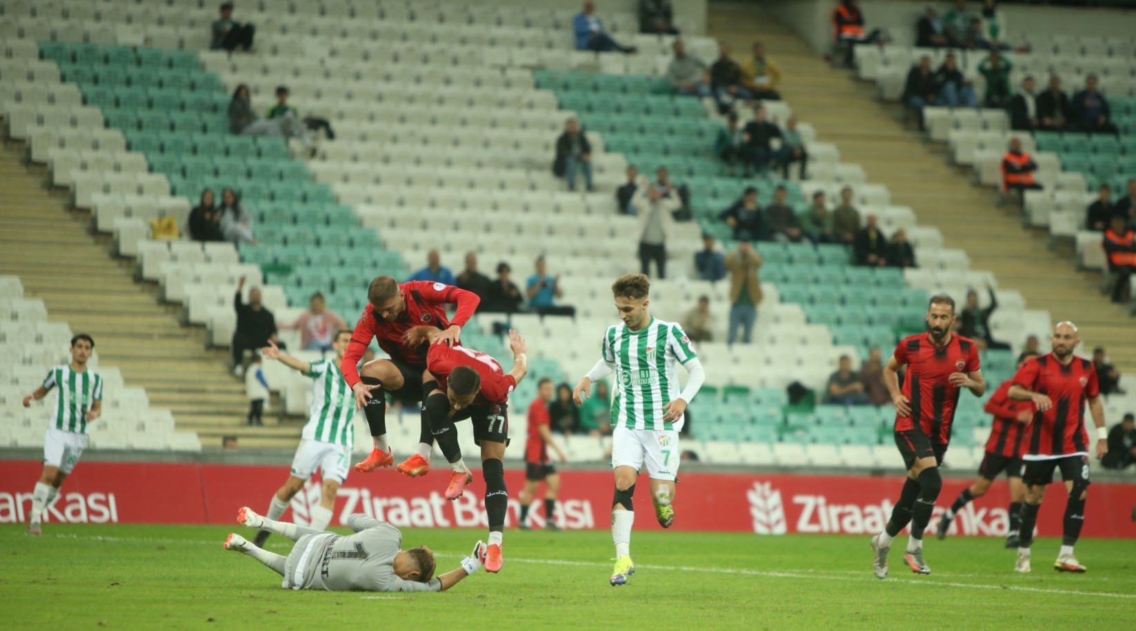 Gölcükspor’dan tarihi zafer! Bursa'yı da elediler! “1-2” - Resim : 7