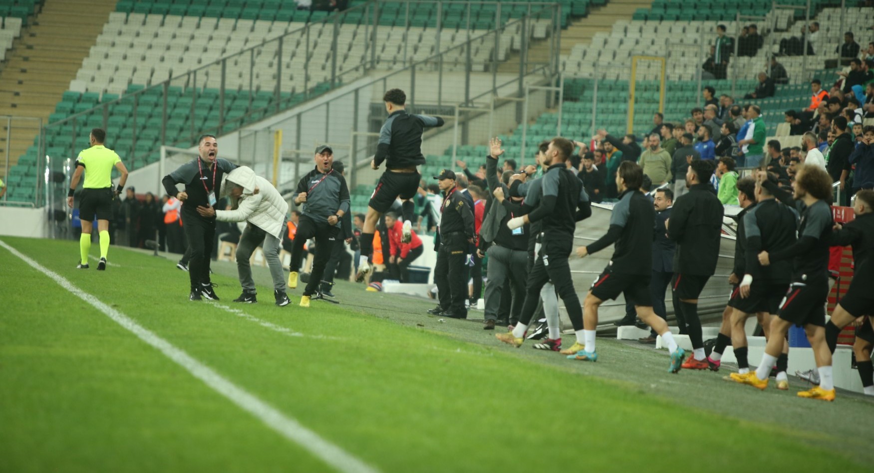 Gölcükspor’dan tarihi zafer! Bursa'yı da elediler! “1-2” - Resim : 8