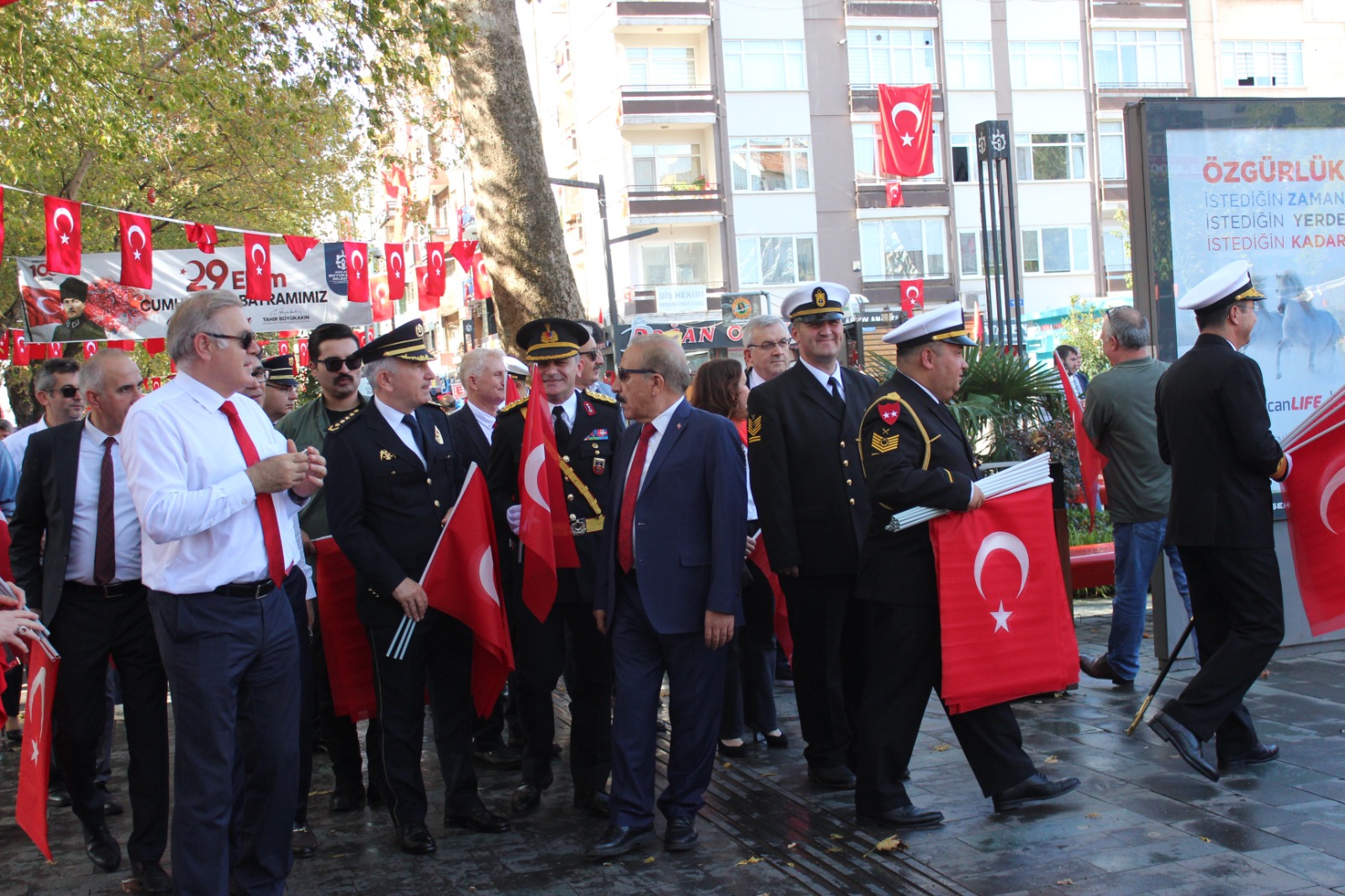 100’üncü yıl bayraklarla kutlanıyor! - Resim : 9