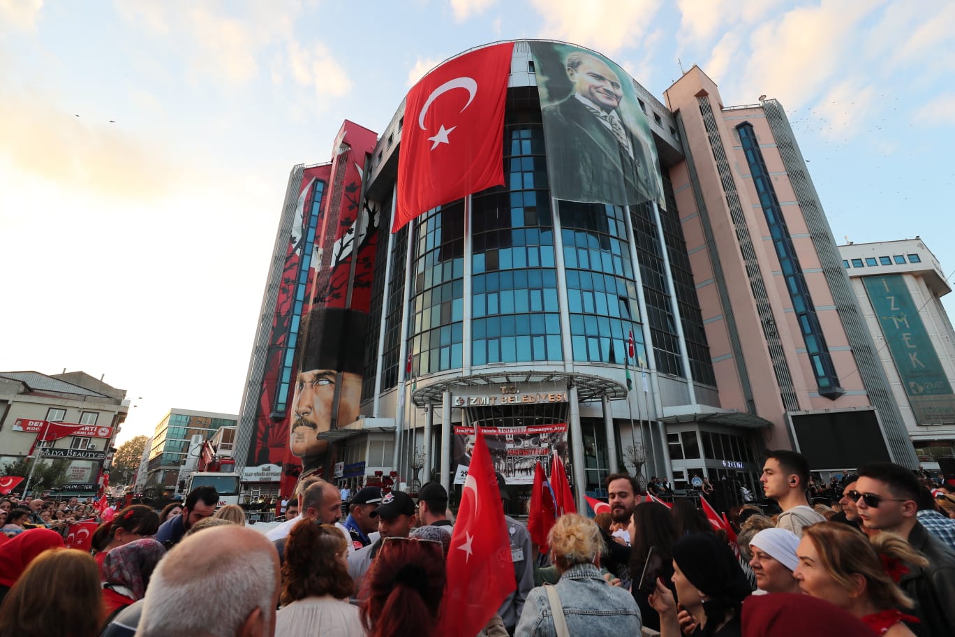 İzmit Belediyesi'nden 100. yıl valsi - Resim : 3