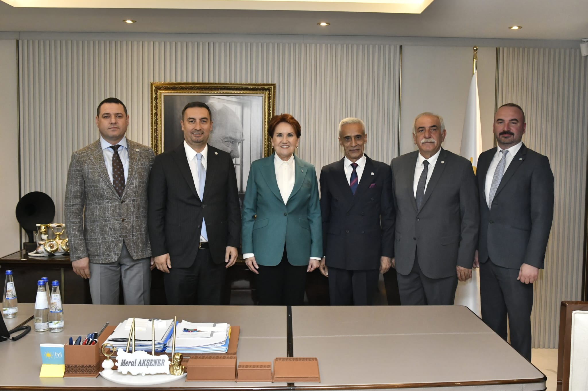 Kocaeli siyasetinde bomba gelişme! Azmi Cihat Hatipoğlu’ya İyi Parti rozetini Akşener taktı! Aday mı olacak? - Resim : 1