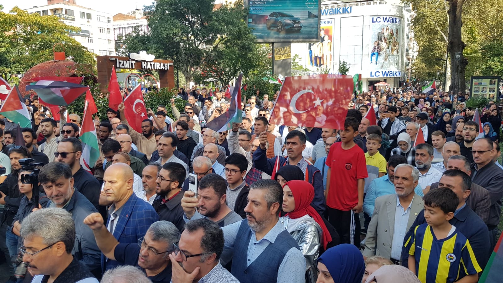 İzmit’te Filistin’e destek mitingi Yaşlık: “İsrail soykırımcı bir terör örgütüdür” - Resim : 2