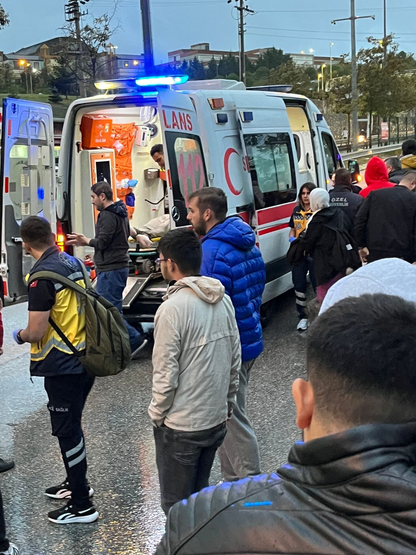 Umuttepe'de öğrenciye otomobil çarptı - Resim : 1