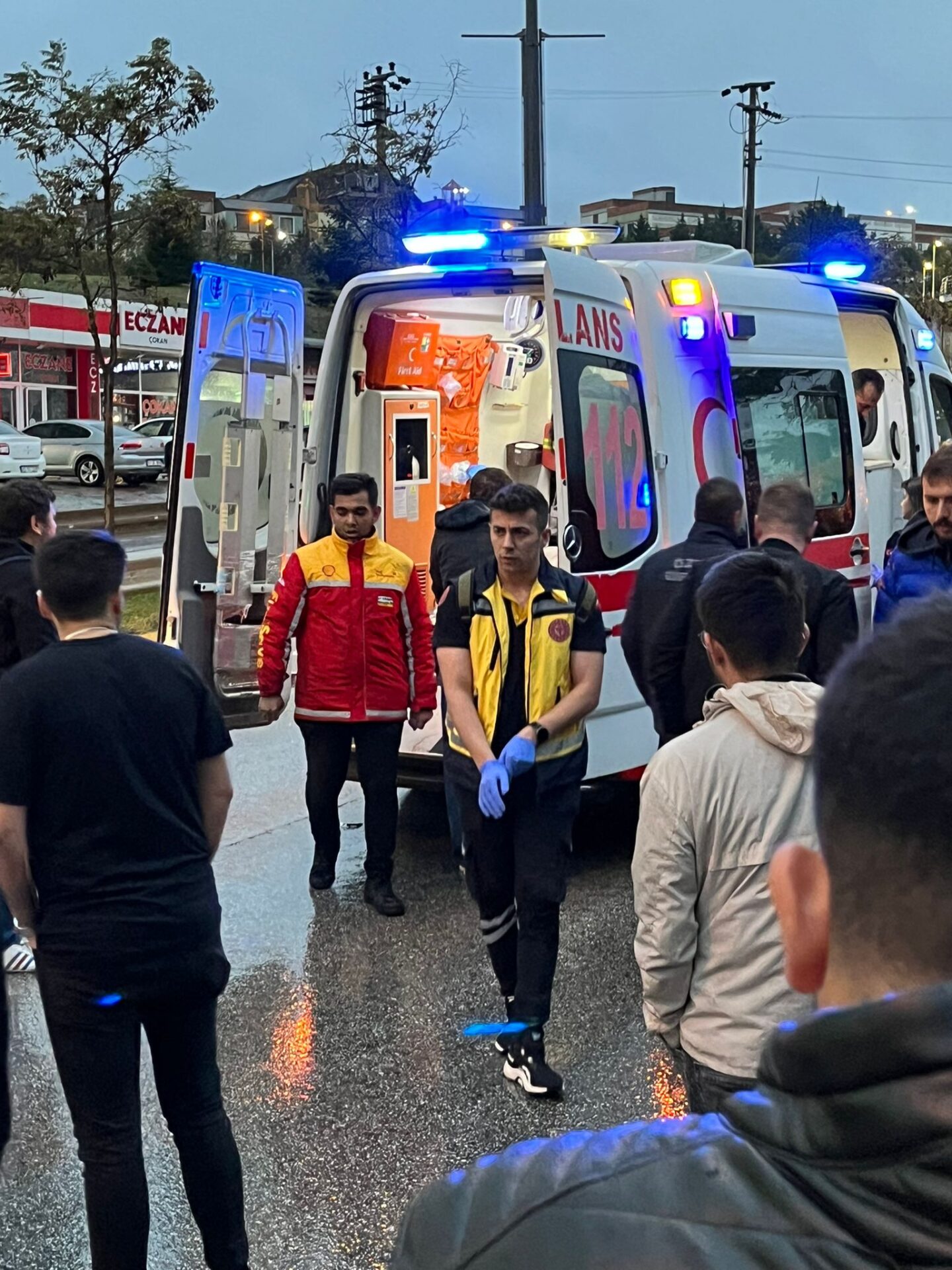 Umuttepe'de öğrenciye otomobil çarptı - Resim : 2