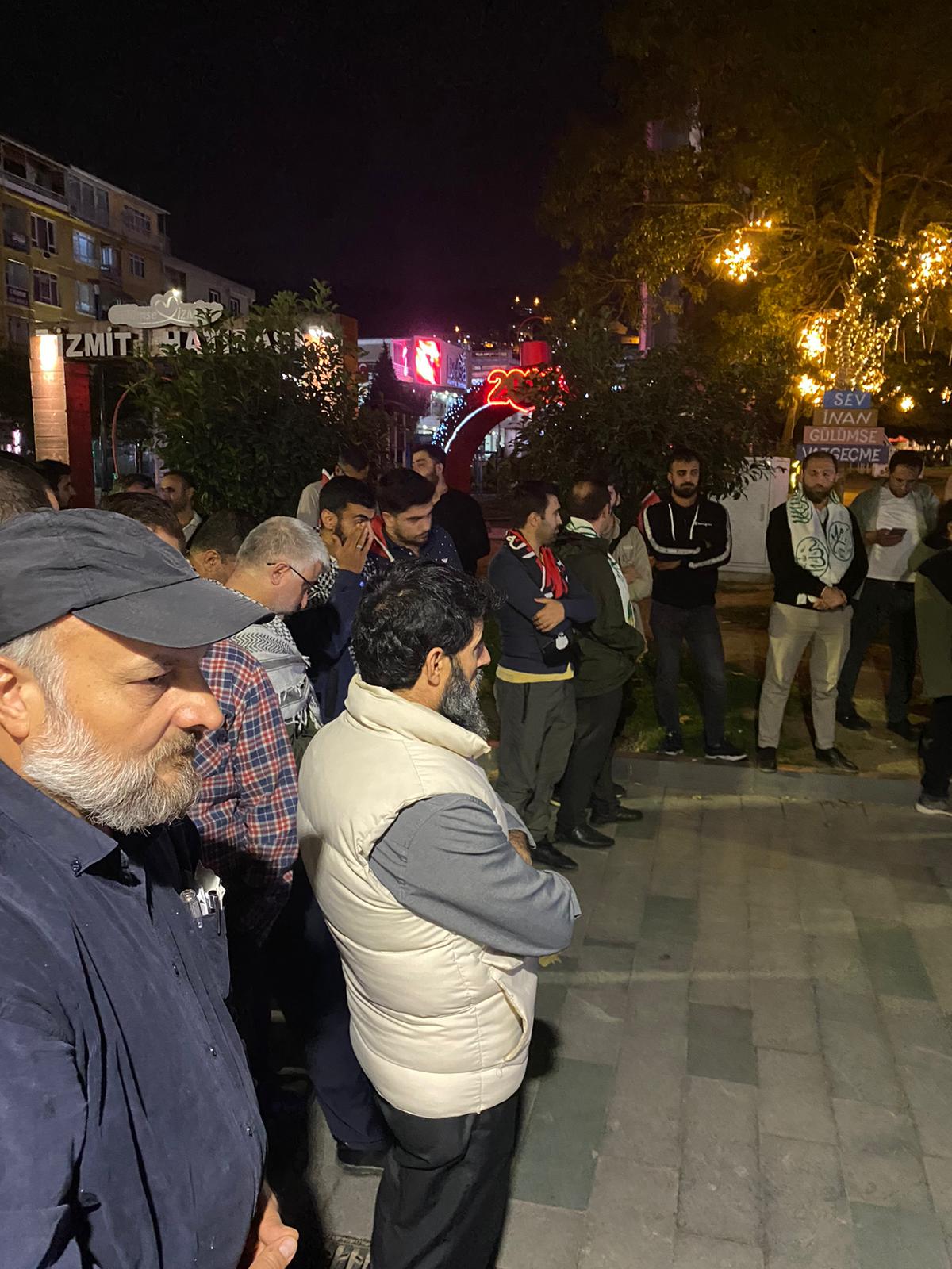 Gazze için İzmit Sabri Yalım’da protesto. Herkesi çağırıyorlar! - Resim : 3