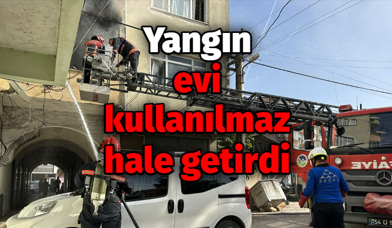 Çıkan yangın evi kullanılmaz hale getirdi