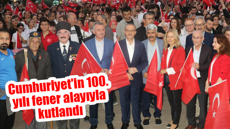 Cumhuriyet’in 100’üncü yılı fener alayıyla kutlandı