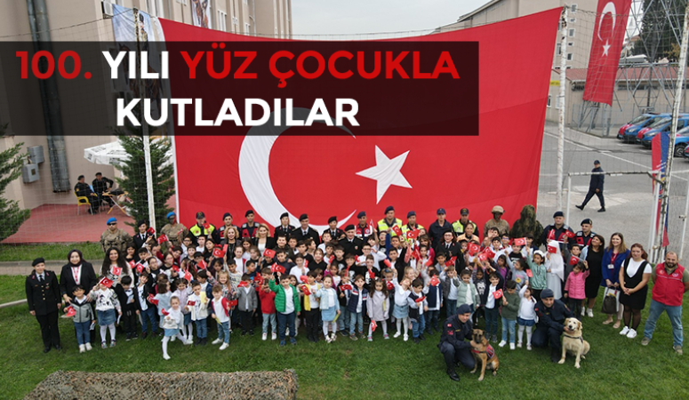 Cumhuriyetin 100.yılını 100 öğrenci ile kutladılar