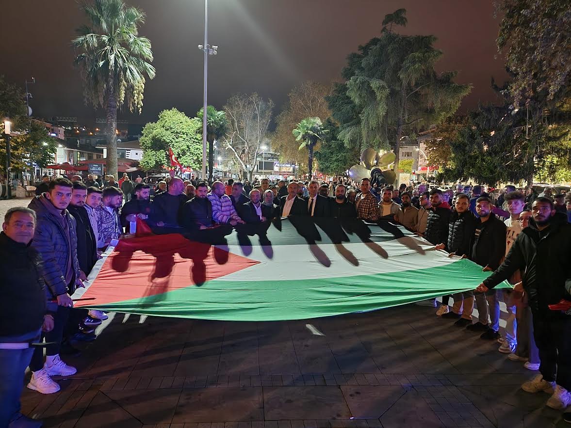 İnsanlık dışı saldırıyı protesto ettiler - Resim : 2