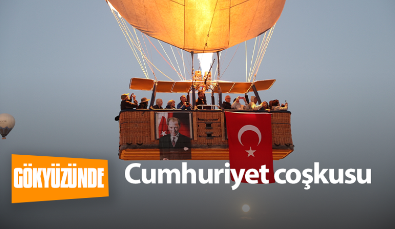 Gökyüzünde ‘Cumhuriyet’ coşkusu