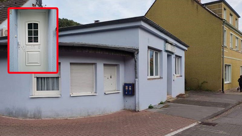 Almanya’da caminin kapısına gamalı haç çizdiler