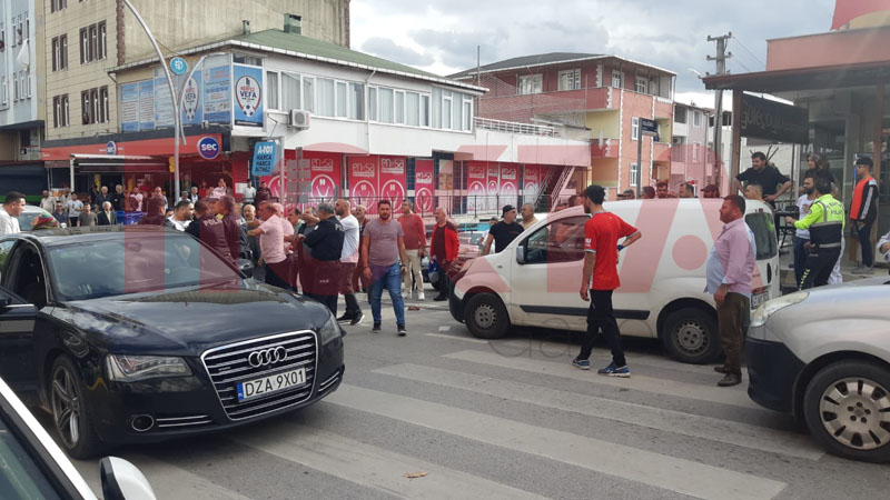 İki grup arasında bıçaklı kavga: Biri kadın 3 yaralı - Resim : 1