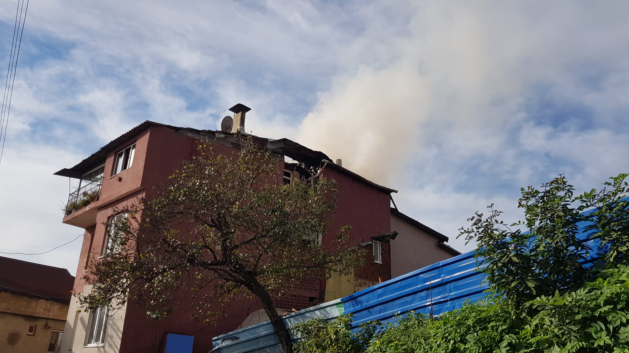 İzmit'te korkutan yangın! Yanan ev kullanılamaz hale geldi - Resim : 1