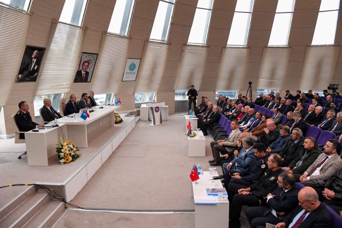 Vali Yavuz muhtarları Başiskele'de dinledi - Resim : 2