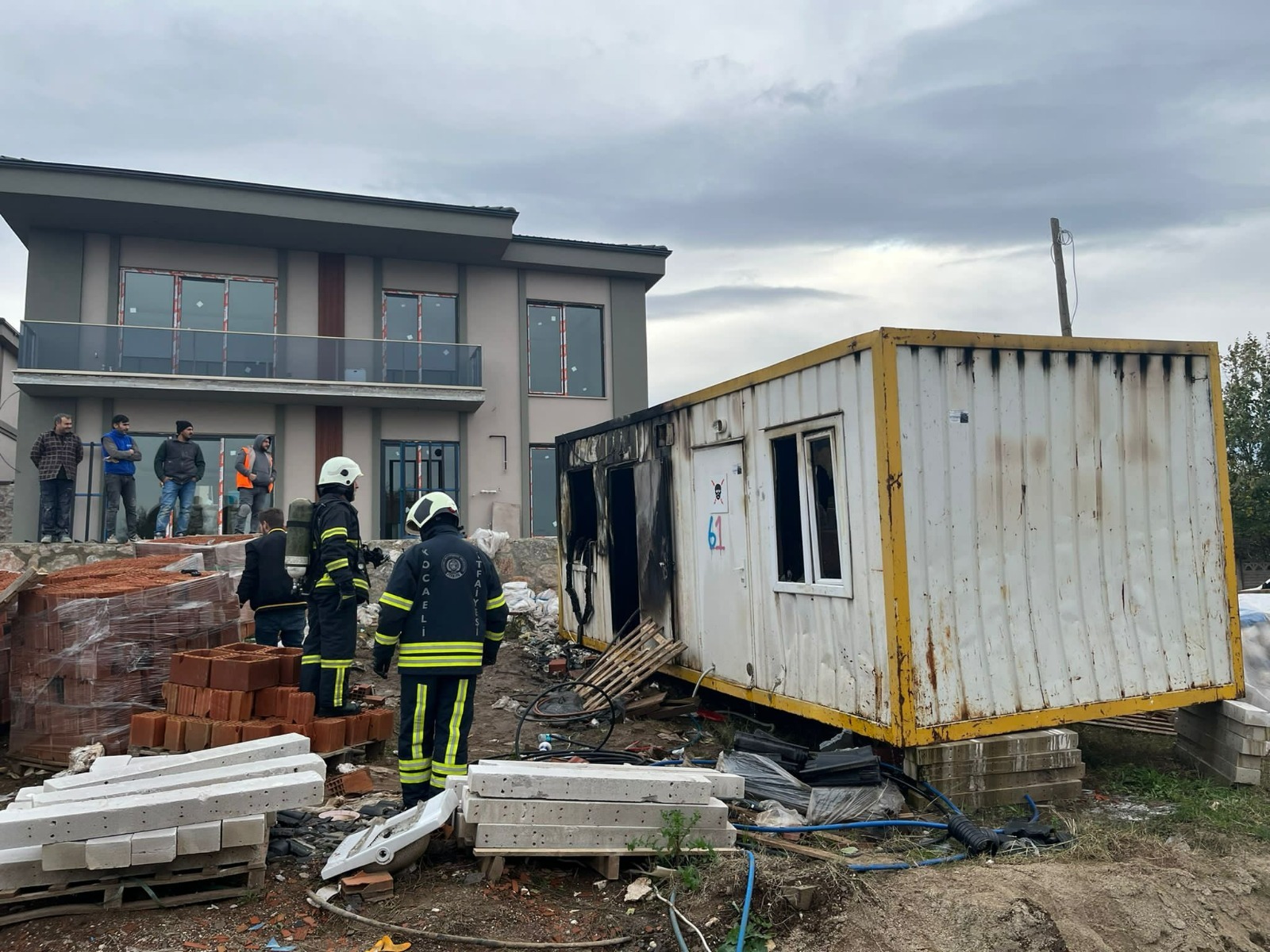 İşçilerin kaldığı konteyner kül oldu - Resim : 1