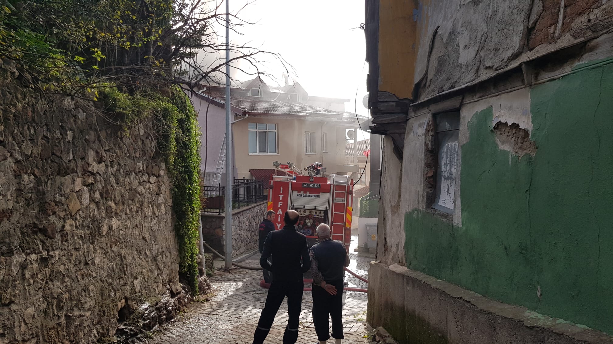 İzmit'te korkutan yangın! Yanan ev kullanılamaz hale geldi - Resim : 2