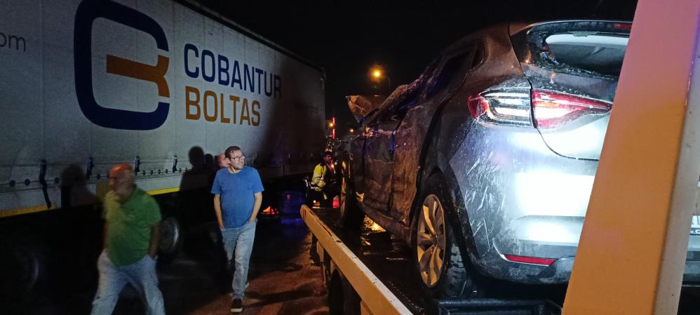 TEM'de kaza: İstanbul yönü trafiğe kapandı - Resim : 3