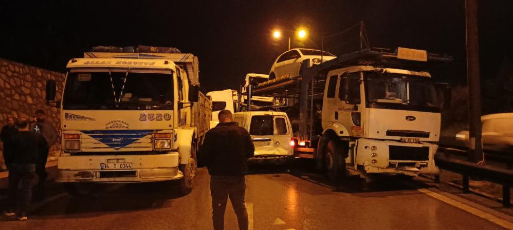 TEM'de kaza: İstanbul yönü trafiğe kapandı - Resim : 4