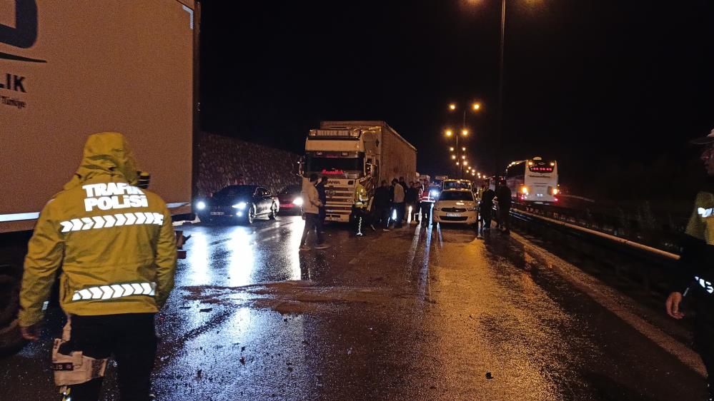 TEM'de kaza: İstanbul yönü trafiğe kapandı - Resim : 8