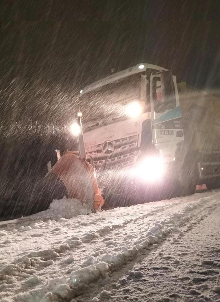 Kartepe'de lapa lapa kar yağıyor - Resim : 1