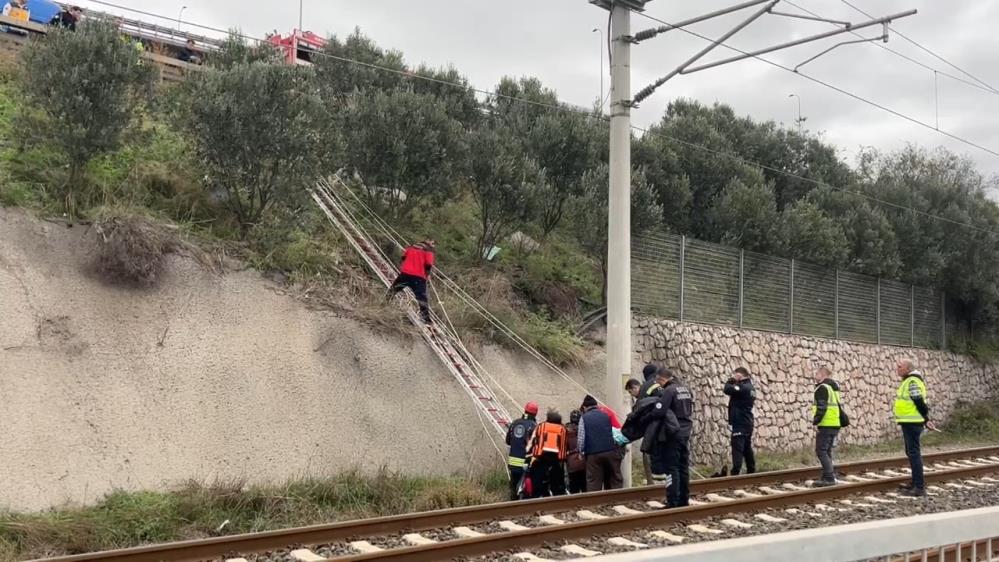 Kocaeli'de bir kişiye tren çarptı - Resim : 1