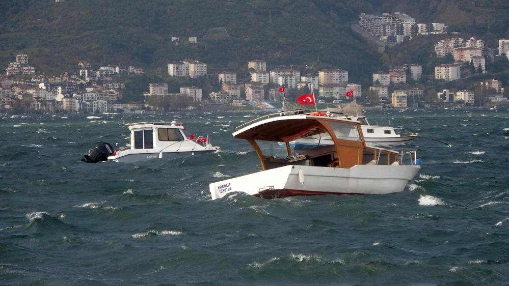 Kocaeli'yi lodos vurdu: Deniz taştı, çatılar uçtu, sahil kesimi suyla doldu - Resim : 2