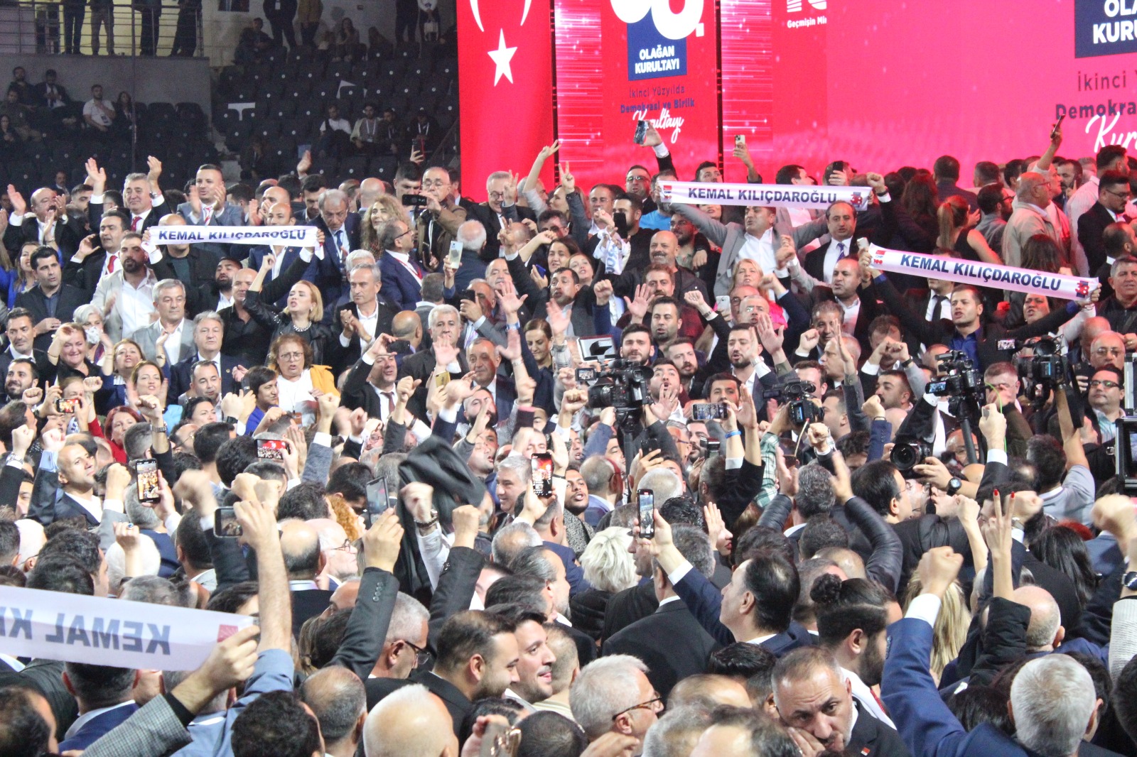 CHP’de Kemal Kılıçdaroğlu dönemi kapandı! Özgür Özel ikinci turda fark attı - Resim : 2